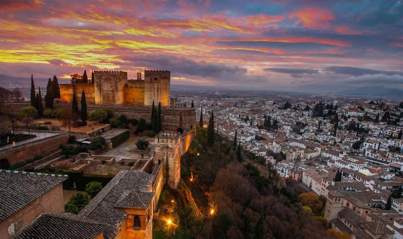 Апартаменты Casa Alhambra - Centro Historico Con Jardin Privado Гранада